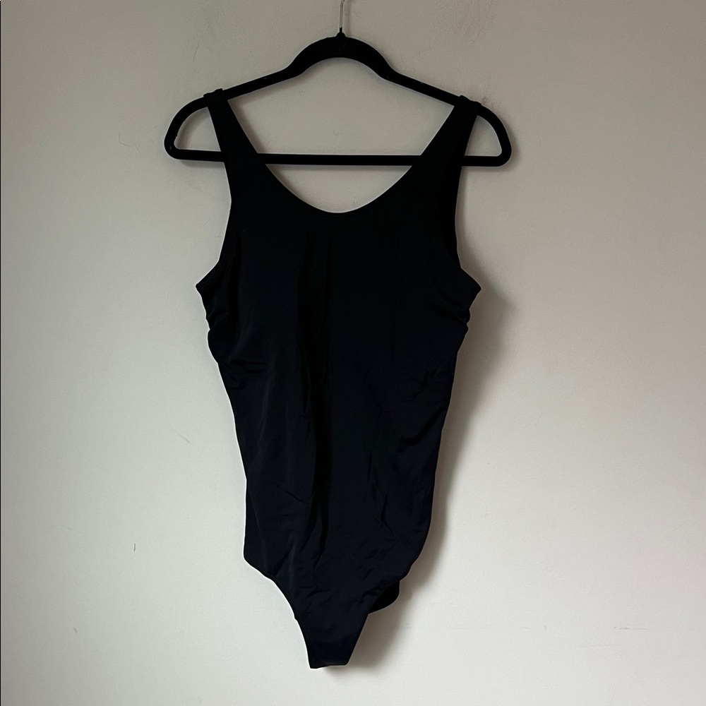 Black LL Bean Ruched Front One Piece Swimsuit, size 18 🕶️